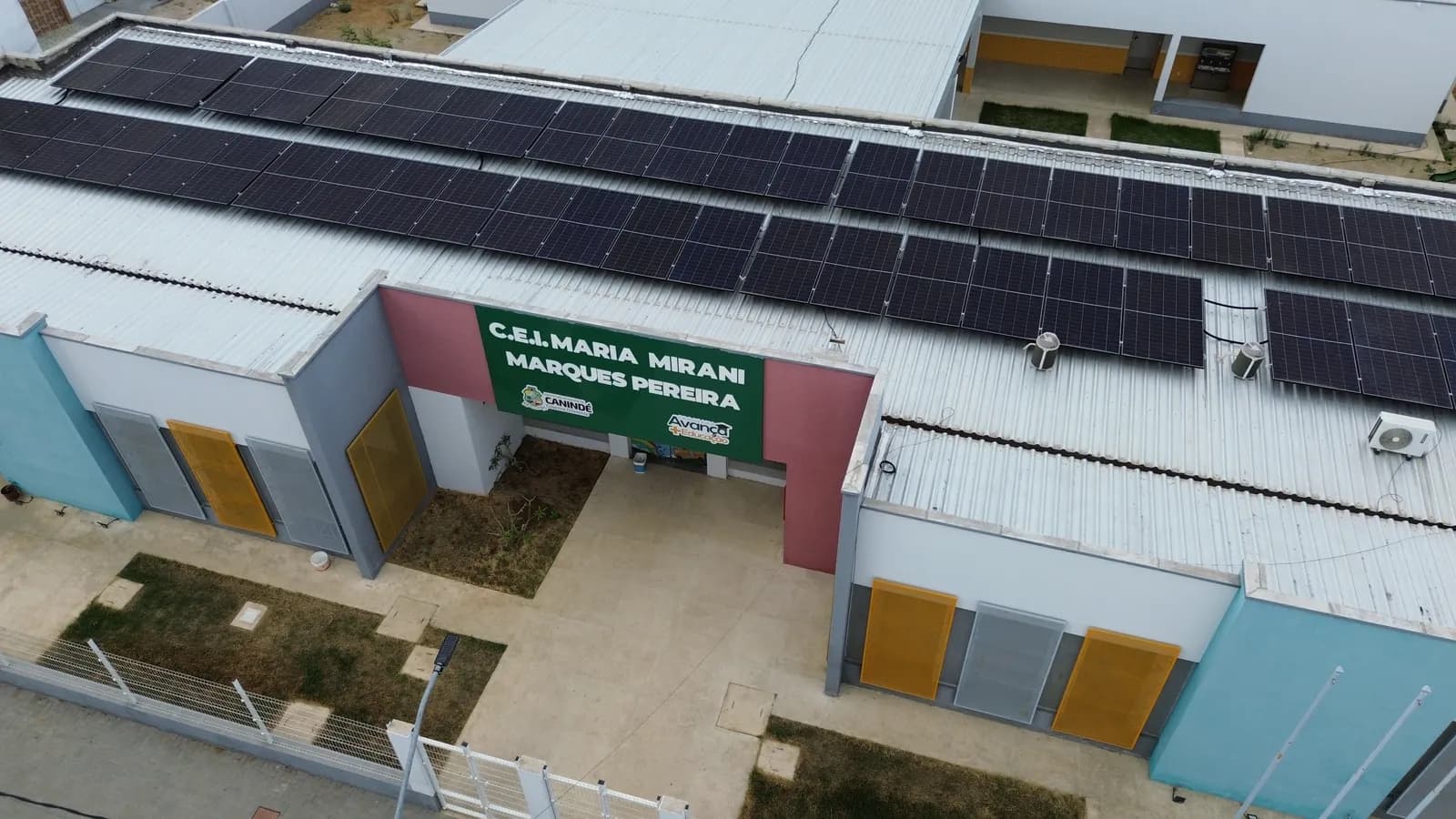 CEI Maria Mirani – vista aérea dos painéis solares, Canindé – CE