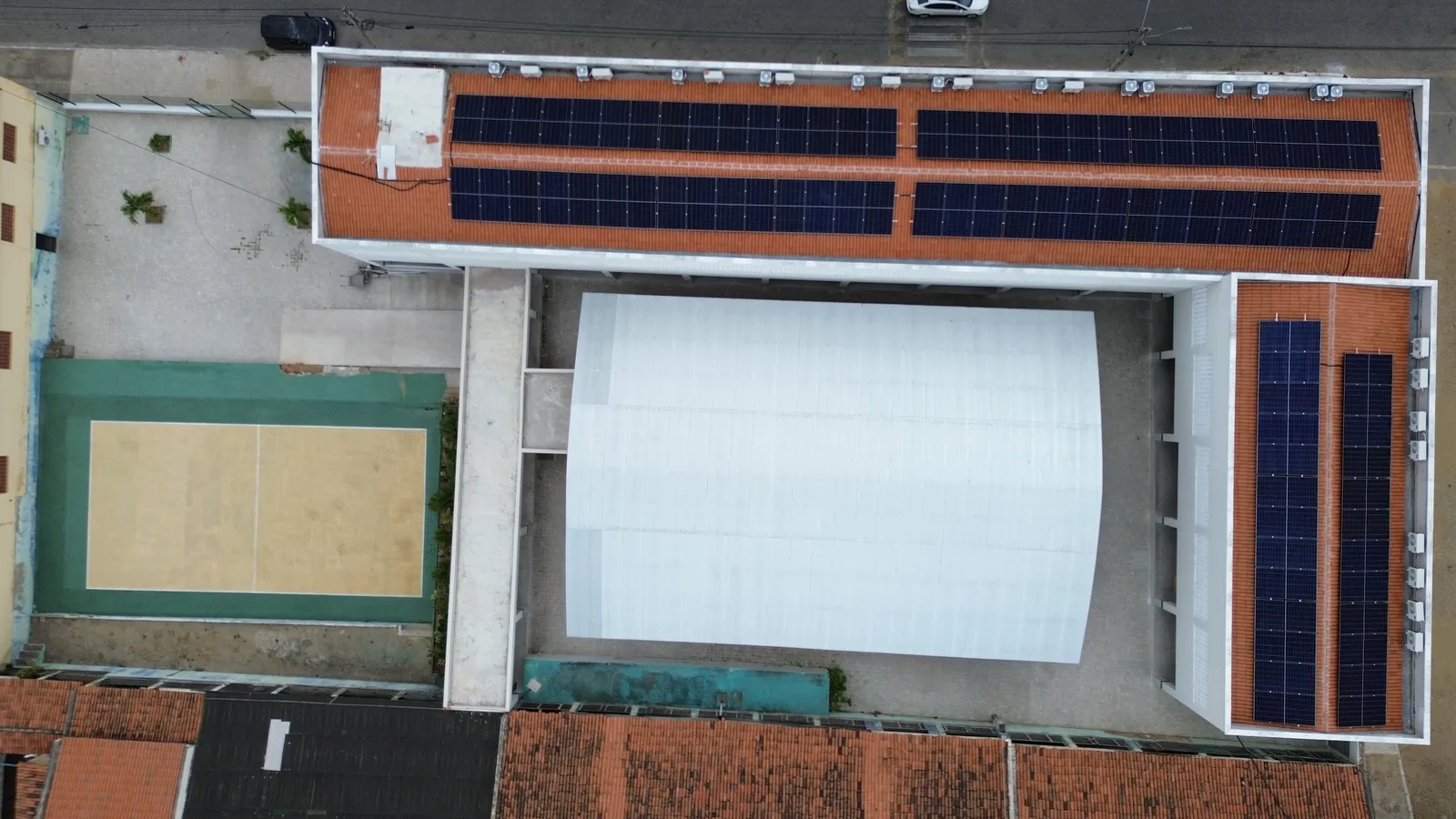 Escola São Francisco – vista aérea dos painéis solares, Canindé – CE